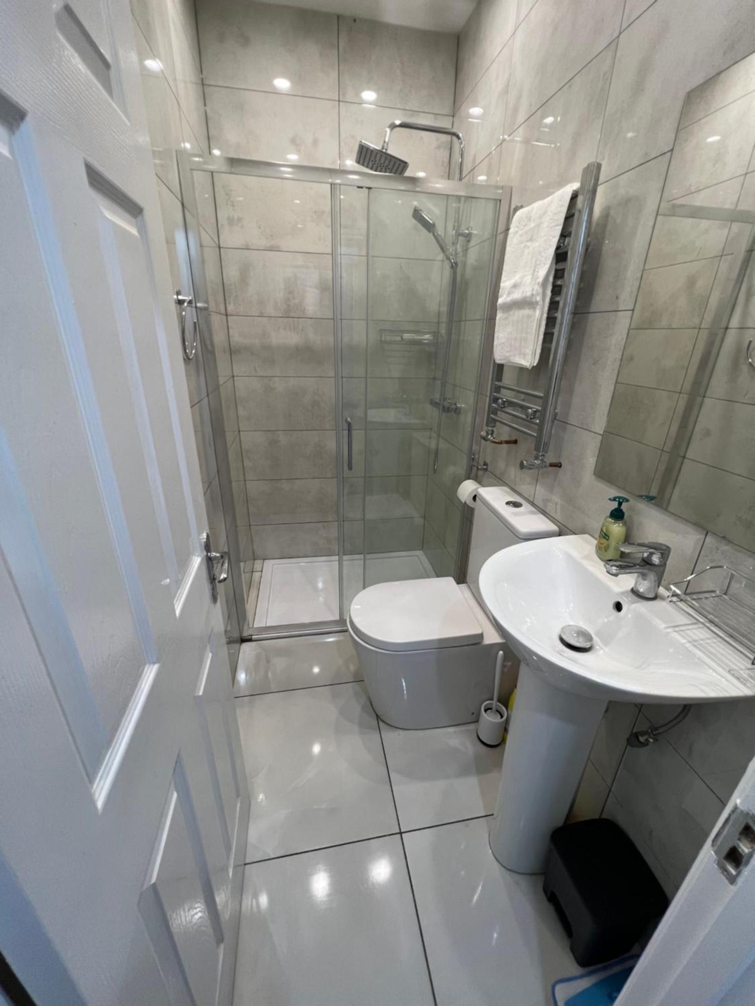 F4 Luxury Stays One Bed Apartment With Parking Ilford Zewnętrze zdjęcie