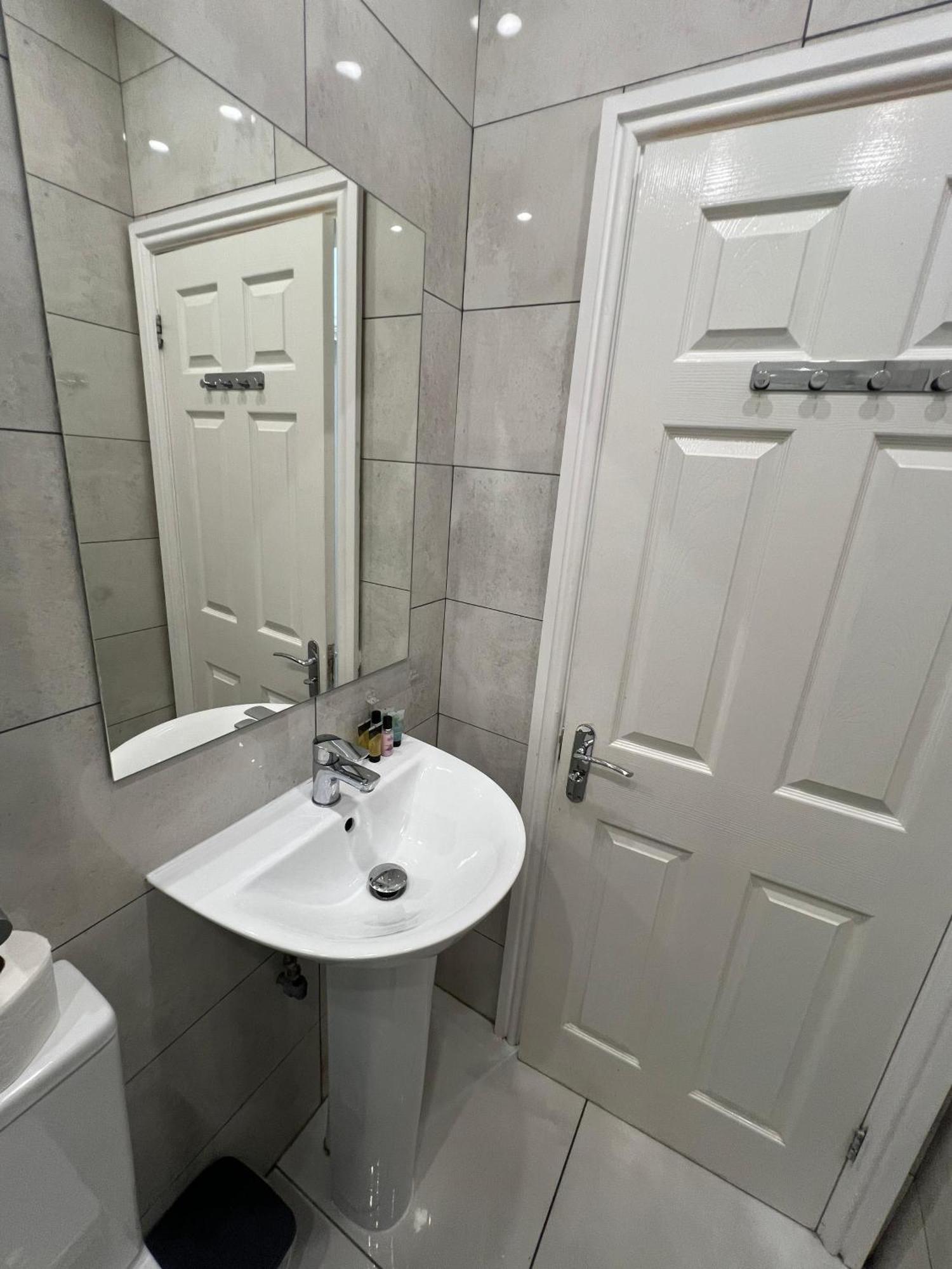 F4 Luxury Stays One Bed Apartment With Parking Ilford Zewnętrze zdjęcie
